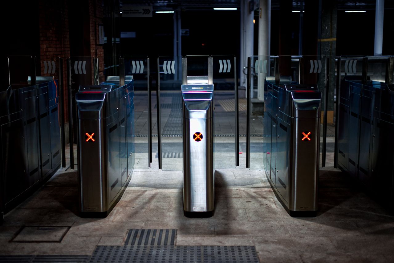 Säkra entréer för moderna kontorsbyggnader